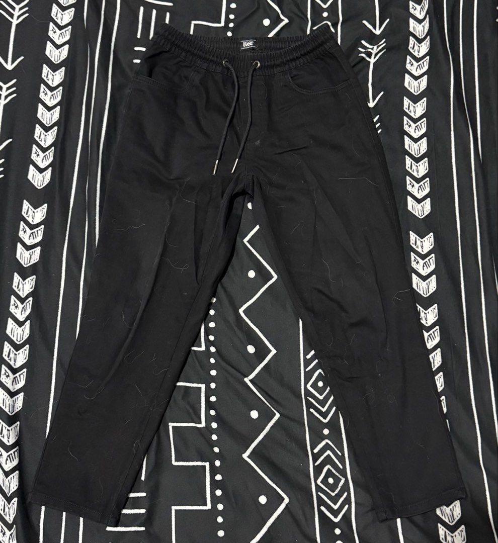 Lee Black Elastic Waist Pants (Category: Joggers) located in Manila. Submitted by aryxbugarin (Listing ID 1445218809, Image 1). Description: .