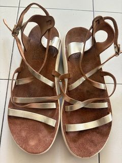 (Category: ) located in . Submitted by thethriftedgems (Listing ID 1445097996, Image 1). Description: .