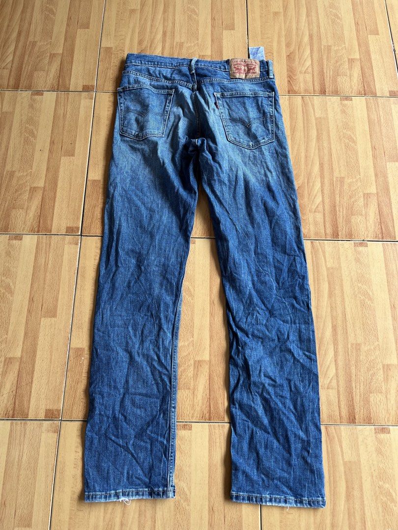 Levi's 513 Jeans W30 L32 (Category: Jeans) located in Tabuelan. Submitted by franzloyd181453 (Listing ID 1445061642, Image 2). Description: - Brand: Levi's - Model: 513 - Size: W30 L32 - Color: Classic blue wash - Features: Light distressing details - Condition: Good, pre-loved - Reason for Selling: No longer fits - Ideal for: Everyday wear.