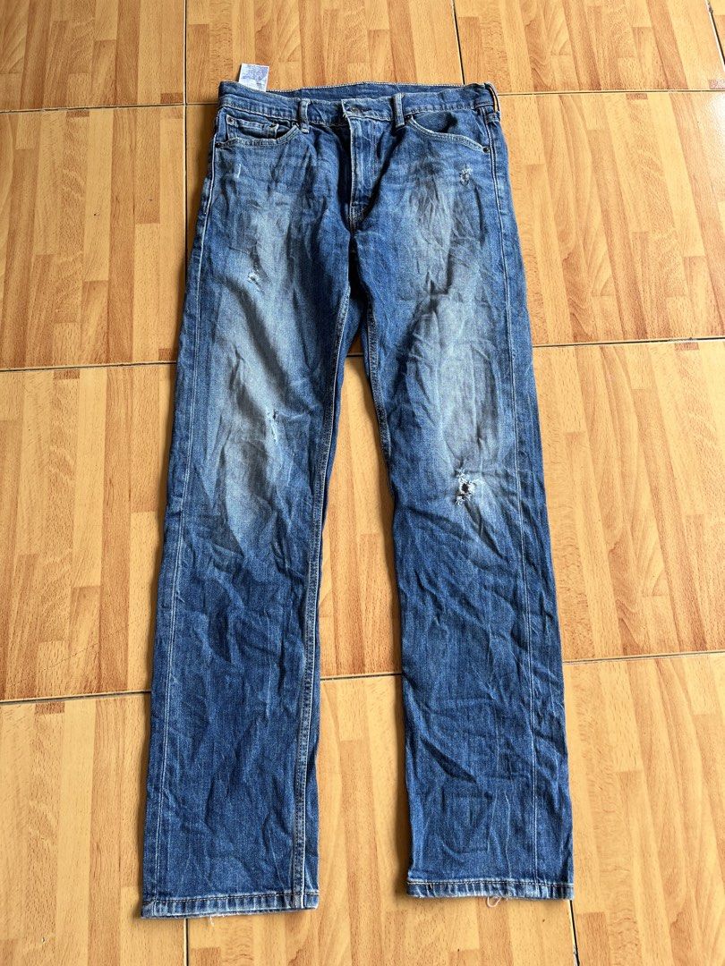 Levi's 513 Jeans W30 L32 (Category: Jeans) located in Tabuelan. Submitted by franzloyd181453 (Listing ID 1445061642, Image 1). Description: - Brand: Levi's - Model: 513 - Size: W30 L32 - Color: Classic blue wash - Features: Light distressing details - Condition: Good, pre-loved - Reason for Selling: No longer fits - Ideal for: Everyday wear.