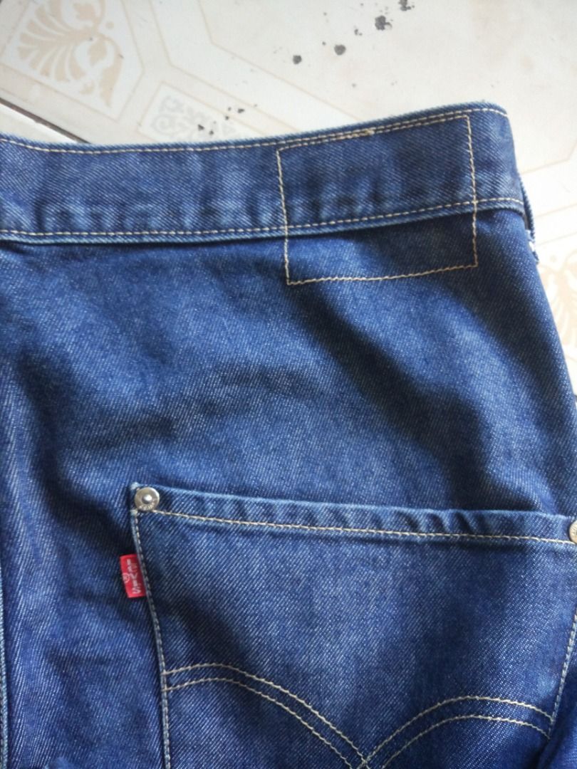 Levis Engineered Jean 34 actual (Category: Jeans) located in Pasay City. Submitted by denimdude.ph (Listing ID 1445143793, Image 3). Description: heel bite, last pic.