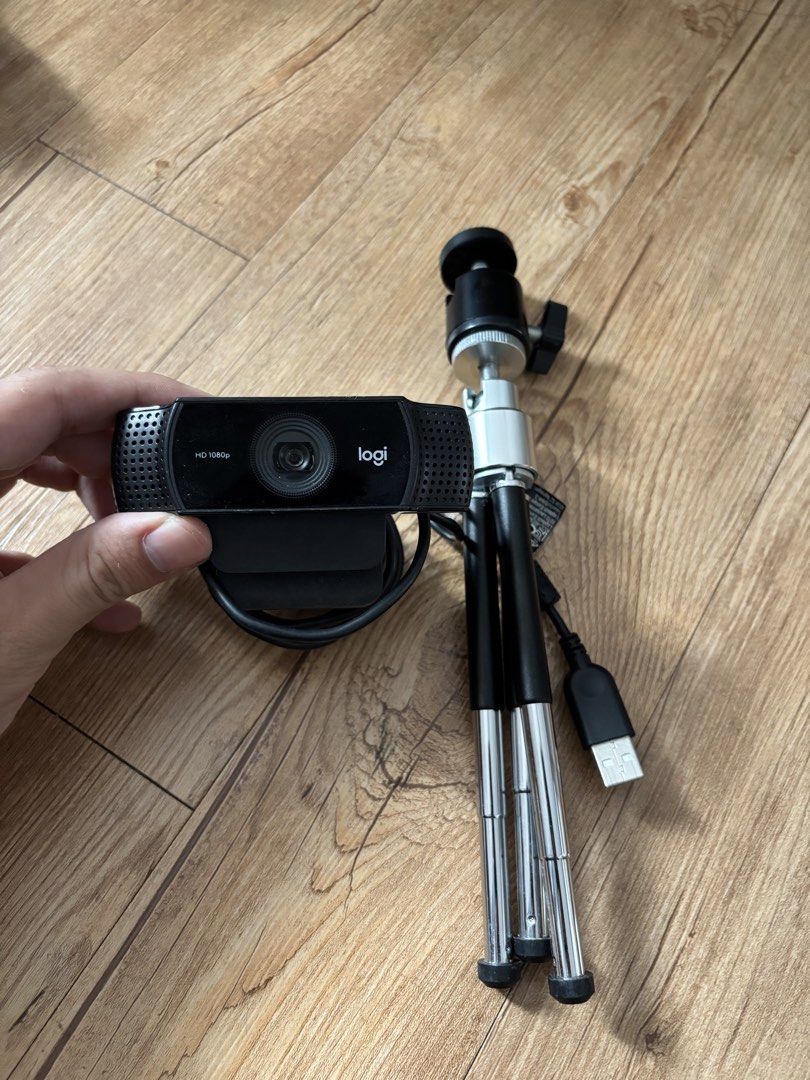 Logitech C922 HD 1080p Webcam with Tripod488256575668244480