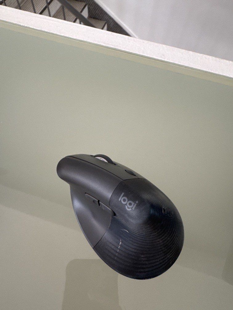 Logitech ergonomic mouse488131456392253441