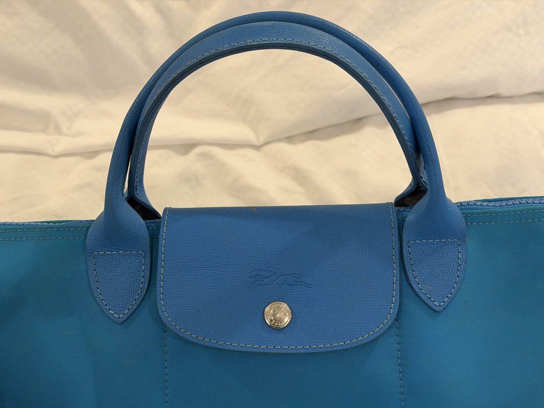 Longchamp Le Pliage Neo Shoulder Bag Blue (Category: Luxury Bags & Wallets) located in Cavite. Submitted by cloudbar99 (Listing ID 1445063351, Image 2). Description: Read for details! (^0^)/ - AUTHENTIC Blue Longchamp Le Pliage Neo bag - Durable nylon body with genuine leather handles and trim - Sleek silver hardware - Detachable shoulder strap included - Minor signs of wear visible in photos - Secure top zipper closure Reasons for selling: declu