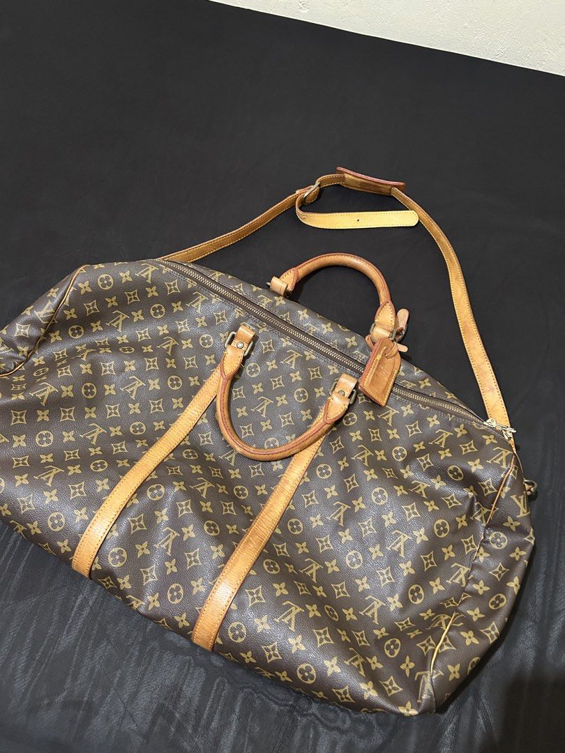 Louis Vuitton Monogram Keepall Duffle Bag (Category: Luxury Bags & Wallets) located in Muntinlupa City. Submitted by yellafella03501 (Listing ID 1445064892, Image 1). Description: - Classic Louis Vuitton Keepall duffle bag - Iconic monogram canvas with vachetta leather trim - Spacious interior with zippered pocket - Includes detachable shoulder strap and luggage tag - Ideal for travel or weekend getaways.