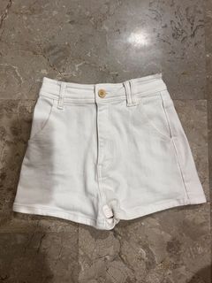 (Category: ) located in . Submitted by secondchapter.thriftstore (Listing ID 1445142453, Image 1). Description: .