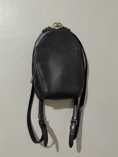 (Category: ) located in . Submitted by kluxfinds (Listing ID 1445176401, Image 1). Description: .