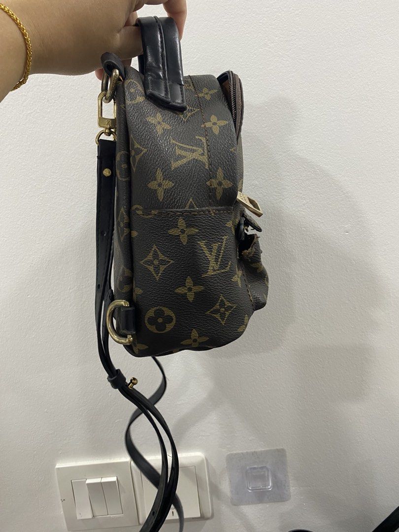 LV Mini Backpack Bundle (Category: Bags & Wallets) located in Kuala Lumpur. Submitted by mdhvnrdn (Listing ID 1445216441, Image 3). Description: LV backpack / sling bundle Koyak sikit dekat poket depan tepi (gamba no 4) Merekah dekat gamba no 5 Lain lain semua ok .