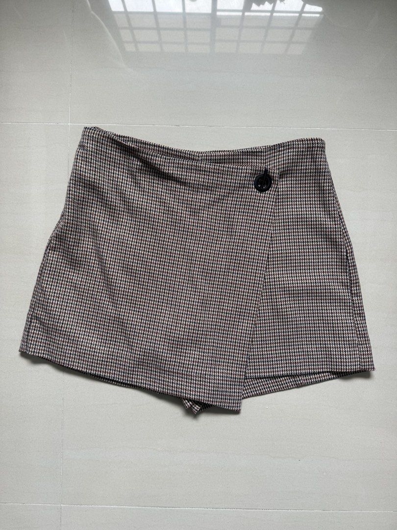 Mango Skort (Category: Other Bottoms) located in Singapore. Submitted by sleepychairs (Listing ID 1445126901, Image 1). Description: Mango skort Size M Lightly used, in good condition Mailing +$2.50 Meet ups depend on my availability .