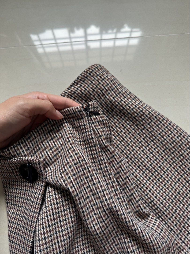 Mango Skort (Category: Other Bottoms) located in Singapore. Submitted by sleepychairs (Listing ID 1445126901, Image 3). Description: Mango skort Size M Lightly used, in good condition Mailing +$2.50 Meet ups depend on my availability .