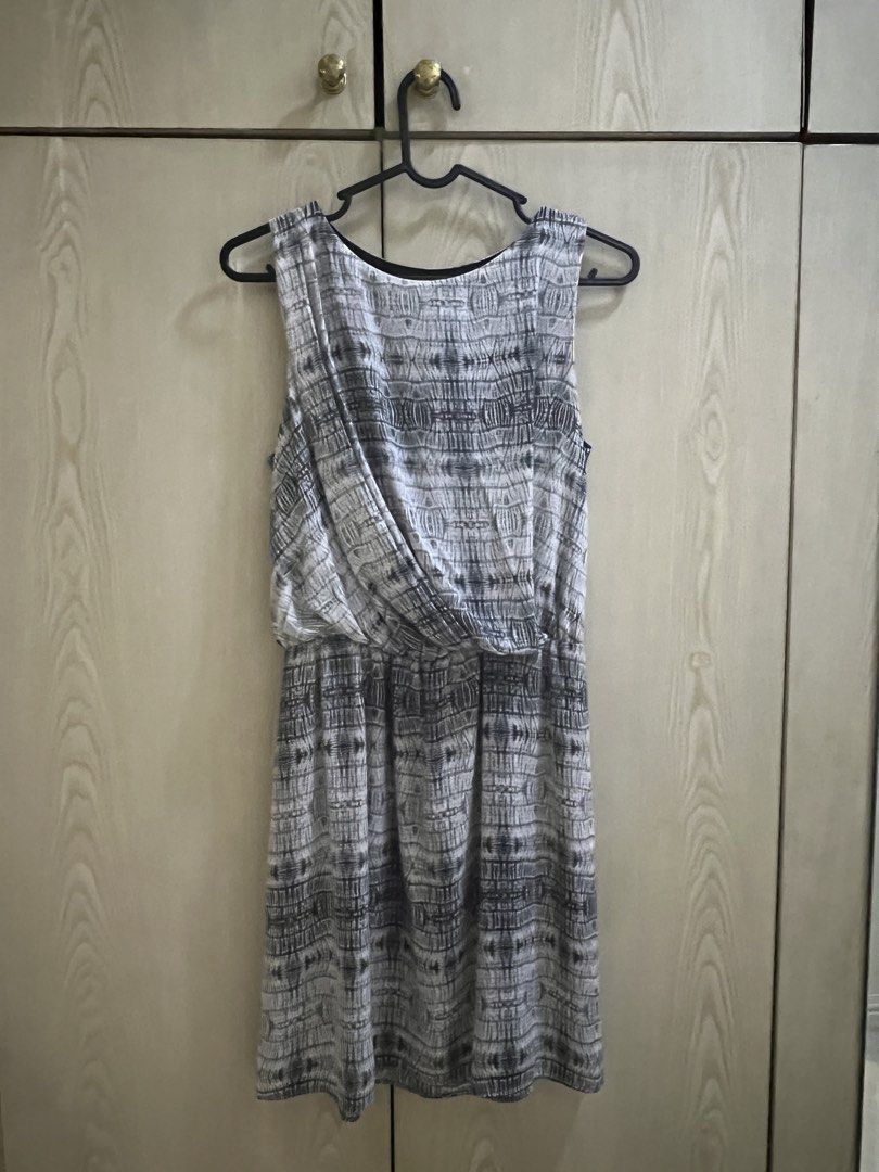 Mango Suit Grey White Patterned Sleeveless Dress (Category: Dresses) located in Makati City. Submitted by datscraper (Listing ID 1445153411, Image 1). Description: - Brand: Mango Suit - Color: Grey and white pattern - RFS: decluttering.