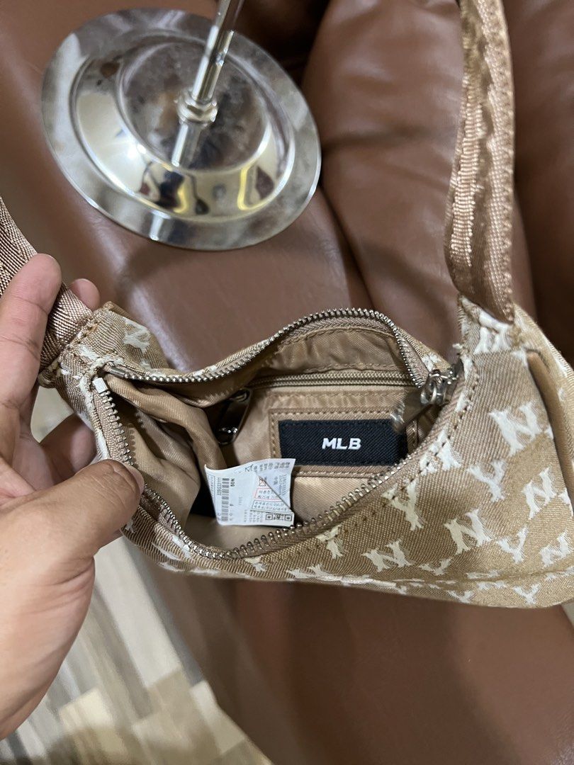 Mbl NY monogram kili bag (Category: Shoulder Bags) located in Iba. Submitted by saploot (Listing ID 1445214029, Image 3). Description: Excellent condition No issue .