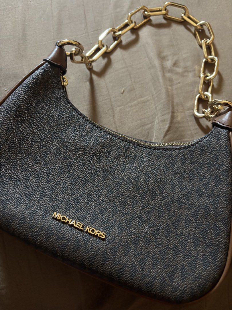 MK shoulder bag (Category: Luxury Bags & Wallets) located in Makati City. Submitted by synx_900 (Listing ID 1445083471, Image 1). Description: .