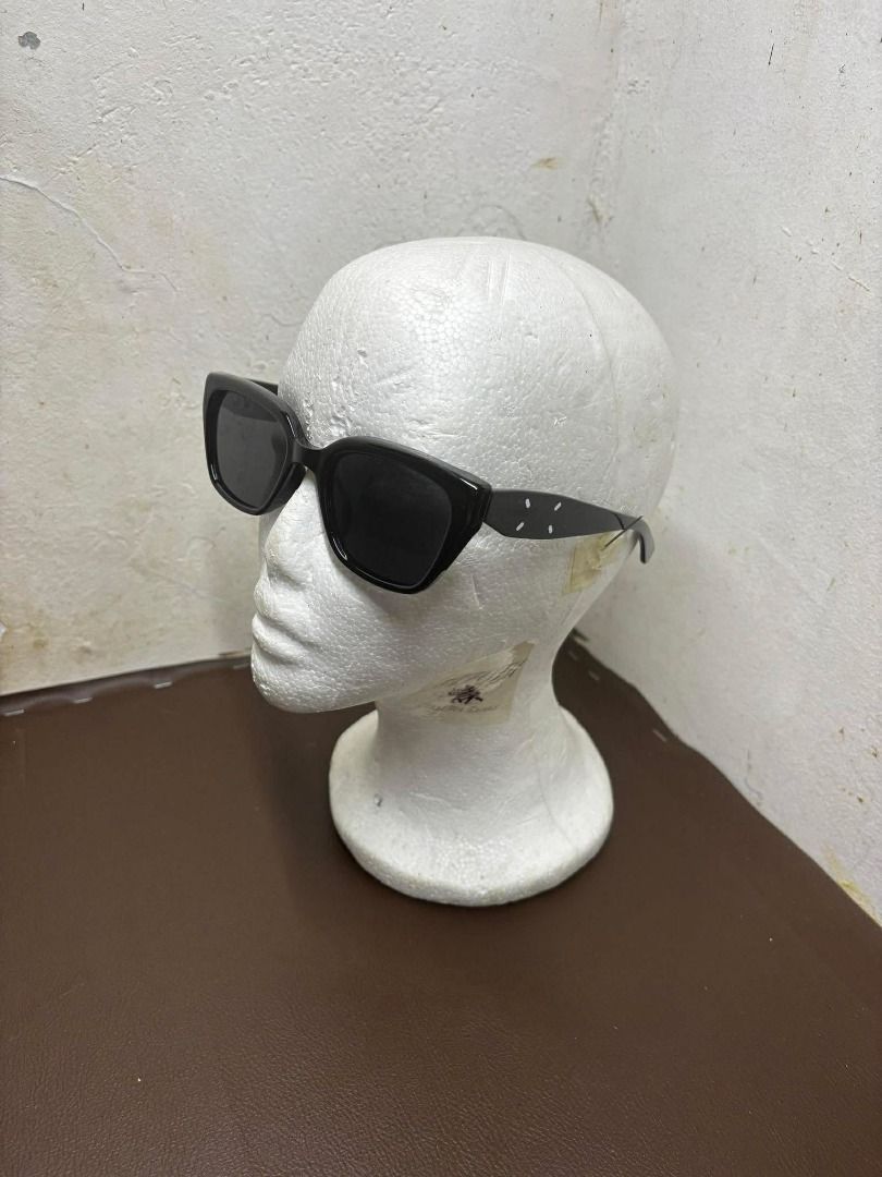 MM X Gentle Monster MM109 (Category: Baby High Chairs) located in Bacoor. Submitted by fafofa (Listing ID 1445220092, Image 2). Description: MM X Gentle Monster MM109 The Maison Margiela x Gentle Monster collaboration presents the eyewear brand's original designs incorporating threaded details of the Maison’s signature four stitches on the temple; the opposite of a label. Showcasing the brands' shared belief in experimental craftsmanship, the MM1