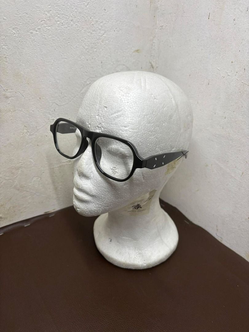 MM X Gentle Monster MM113 (Category: Baby Monitors) located in Bacoor. Submitted by fafofa (Listing ID 1445219981, Image 2). Description: MM X Gentle Monster MM113 The Maison Margiela x Gentle Monster collaboration presents the eyewear brand's original designs incorporating threaded details of the Maison’s signature four stitches on the temple; the opposite of a label. Showcasing the brands' shared belief in experimental craftsmanship, the MM113 
