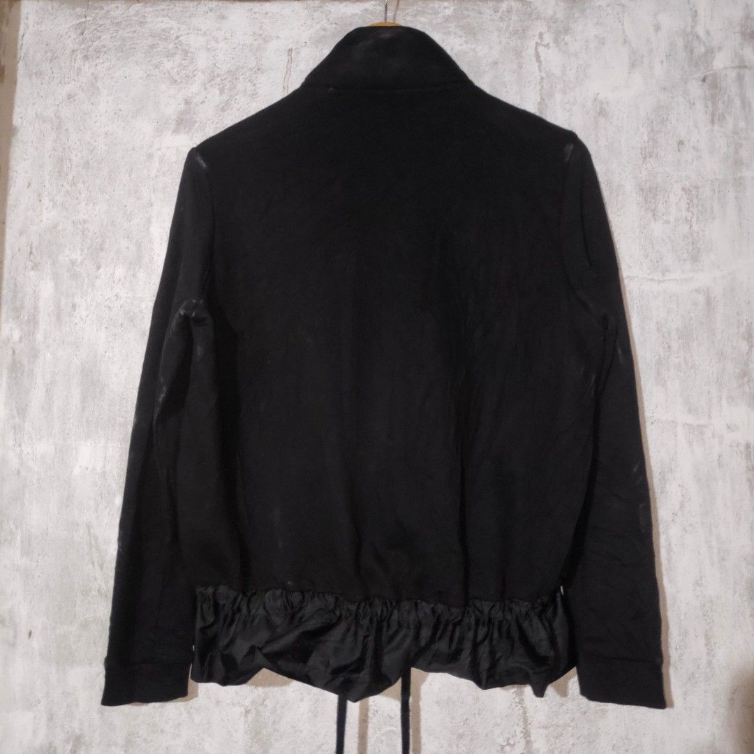 Moncler Black Down and Knit Peplum Jacket (Category: Luxury Apparel) located in Masbate. Submitted by ydruattacks (Listing ID 1445184739, Image 2). Description: MEASUREMENT: 20W x 23.5L CONDITION: VERY GOOD ISSUE: SOME MINOR ISSUE ON BELOW ZIPPER. LOCATION: BICOL PLEASE MAKE AN OFFER🙏.