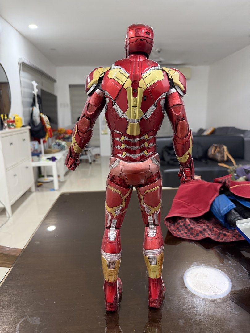 Neca 1/4 Scale 18” inches Marvel’s Iron Man Mark 43 (Category: Figurines & Statues) located in Las Pinas. Submitted by wisehorse.a60479 (Listing ID 1445176151, Image 3). Description: -As is. Some Bleeding on the armor especially the red paint -some damage on the left foot - item is in Las Pinas .