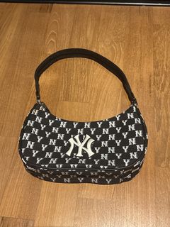 (Category: ) located in . Submitted by ashlqykk (Listing ID 1445169039, Image 1). Description: .
