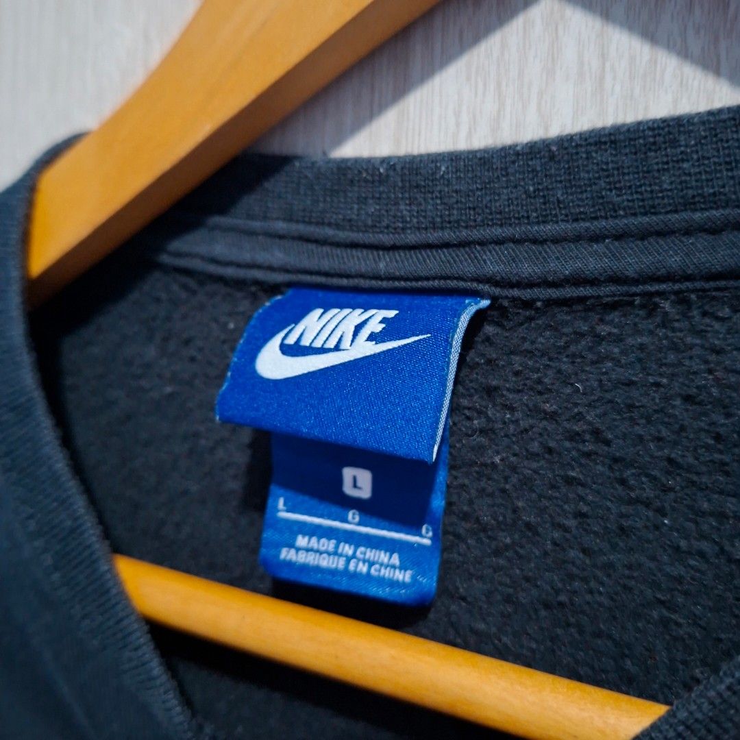 Nike Sweater (Category: Coats, Jackets and Outerwear) located in Cavite. Submitted by sofabinpink (Listing ID 1445104480, Image 2). Description: .