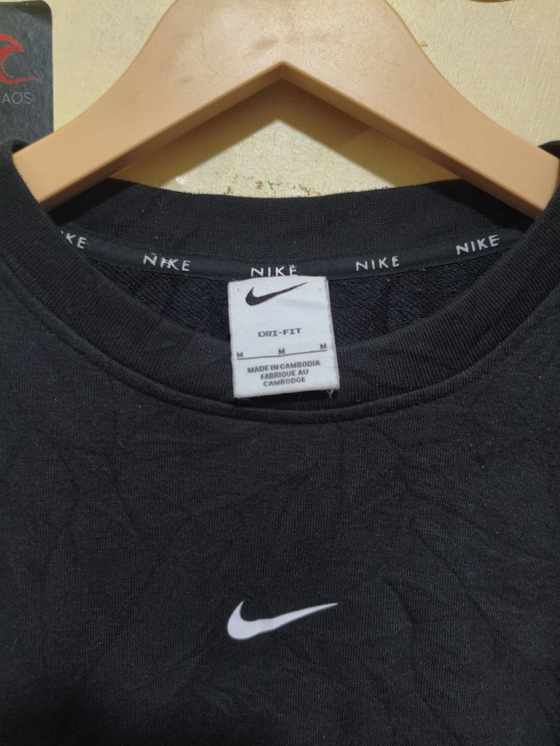 Nike sweatshirt mid swoosh (Category: Coats, Jackets and Outerwear) located in Manila. Submitted by randomitemsss (Listing ID 1445212444, Image 2). Description: Excellent Condition No issue 20x29 M on tag Color rate 10/10.