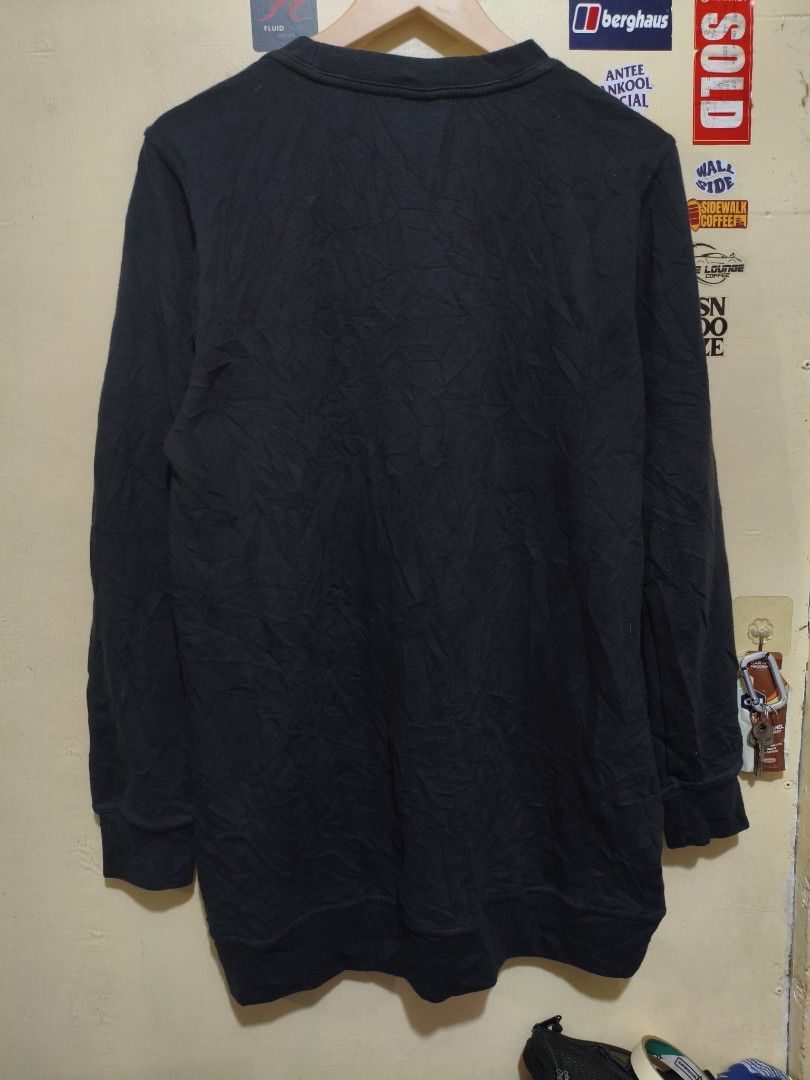 Nike sweatshirt mid swoosh (Category: Coats, Jackets and Outerwear) located in Manila. Submitted by randomitemsss (Listing ID 1445212444, Image 3). Description: Excellent Condition No issue 20x29 M on tag Color rate 10/10.