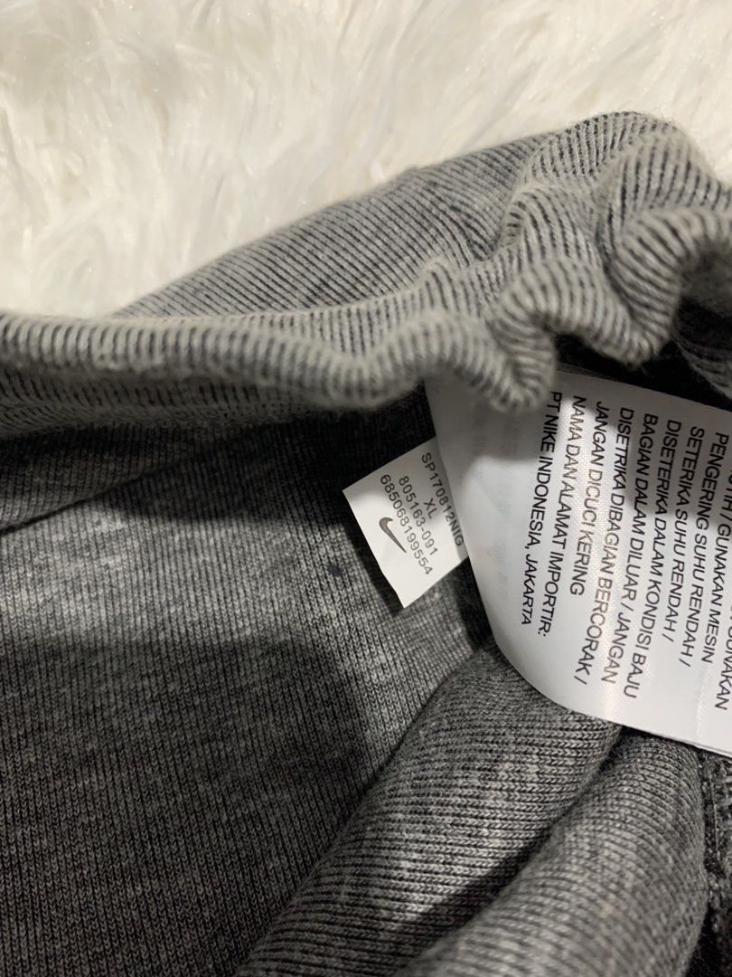 Nike Tech Fleece Grey Jogger Pants XL (Category: Joggers) located in Iba. Submitted by thriftcoyan (Listing ID 1445181639, Image 3). Description: - Grey Nike Tech Fleece Joggers - Size: XL -36-38 -Length 39 - Features classic Nike Swoosh logo - Adjustable drawstring waist - Ribbed cuffs for a snug fit - Ideal for casual wear or workouts - Made in China -Issue print ng swoosh.