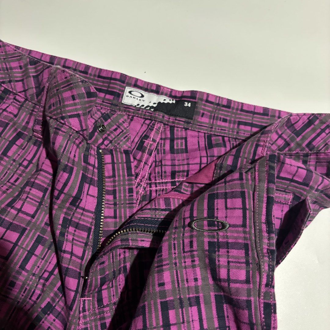 Oakley 00s Archive Plaid Pants Size 34 (Category: Trousers) located in Cebu City. Submitted by kidfrom6000 (Listing ID 1445227034, Image 2). Description: - Oakley pants - Size 34 on tag - Purple and black plaid pattern - Button and zip closure - Two back pockets with button closures - Flare leg opening - Ideal for casual wear - Dimes are available in the pic.