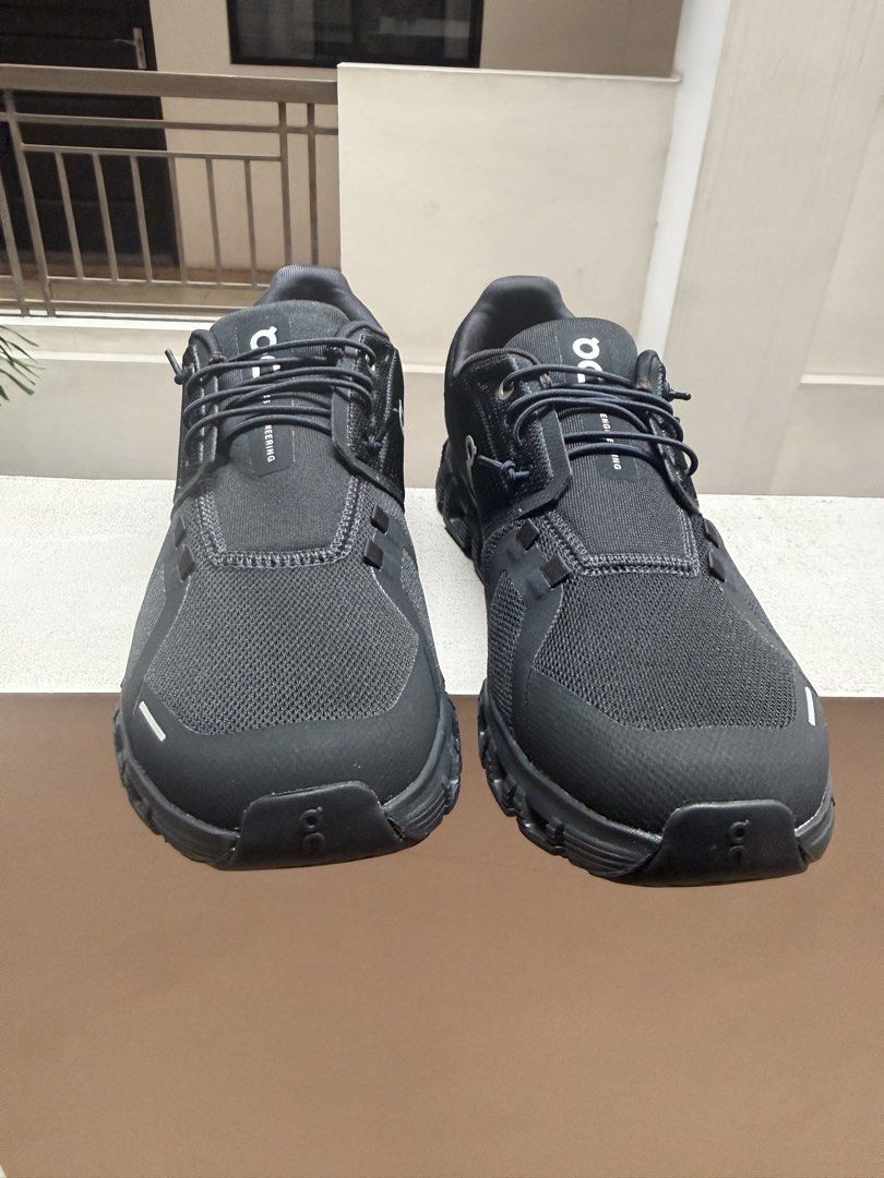 On cloud 6 black/black (Category: Sneakers & Footwear) located in Manila. Submitted by ajaypiagv (Listing ID 1445051877, Image 3). Description: Purchased from Malaysia JD store Classic Size 9 Rfs: wrong size..small for my husband Selling excatly amount which we paid for after exchange rate No more box.