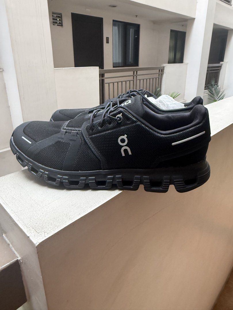 On cloud 6 black/black (Category: Sneakers & Footwear) located in Manila. Submitted by ajaypiagv (Listing ID 1445051877, Image 2). Description: Purchased from Malaysia JD store Classic Size 9 Rfs: wrong size..small for my husband Selling excatly amount which we paid for after exchange rate No more box.