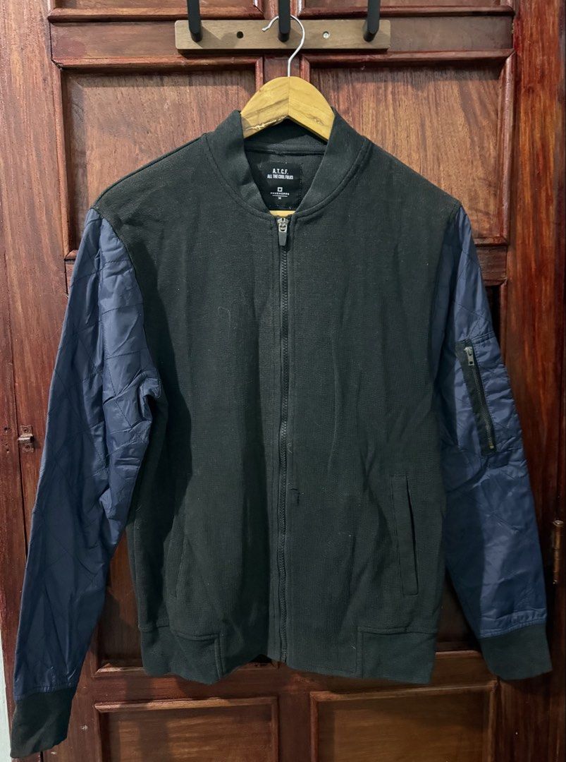 Oxygen Bomber Jacket (Category: Coats, Jackets and Outerwear) located in Manila. Submitted by aryxbugarin (Listing ID 1445218345, Image 1). Description: .