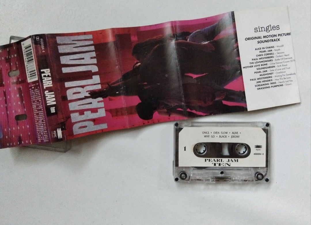 PEARL JAM - TEN ( CASSETTE ) (Category: CDs & DVDs) located in Makati City. Submitted by KAMUSIKATAYO (Listing ID 1445108238, Image 2). Description: VERY GOOD CONDITION.