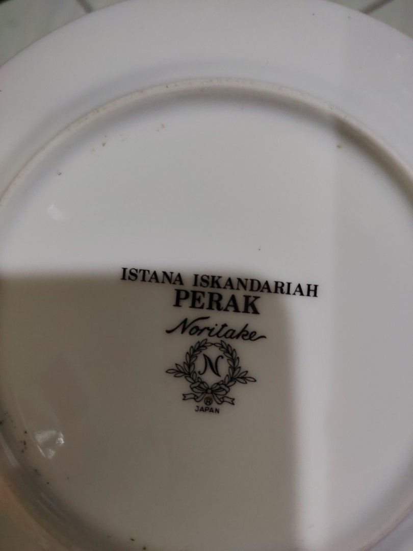 perkahwinan diraja 1983 Perak Istana Iskandariah Royal Wedding Commemorative Plate (Category: Dinnerware & Cutlery) located in Kuala Kangsar. Submitted by khairulaznam (Listing ID 1445209827, Image 3). Description: - Commemorative plate from the royal wedding of Y.A.M. Raja Zarith Sofiah and D.Y.A.M. Tunku Ibrahim Ismail. - Dated: 9.8.1983 - Maker: Noritake - Commissioned for: Istana Iskandariah Perak - A beautiful piece of royal history..