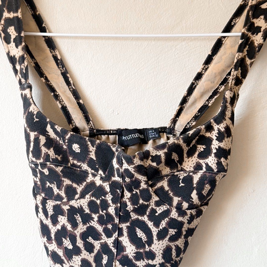 PRETTYLITTLETHING Leopard Corset Style Crop Top (Category: Sleeveless) located in Antipolo. Submitted by rosywardrobe (Listing ID 1445137871, Image 3). Description: 🎀 MAKE READING A HABIT 🎀 • No order form, no reservation! • Strictly 1 day reservation • Payment first before order processing • No return, No exchange • Don’t make an offer if you’re not 100% sure • No shipping every weekends — PAYMENT CHANNELS — • GCash • Gotyme • Maya • BDO • BPI