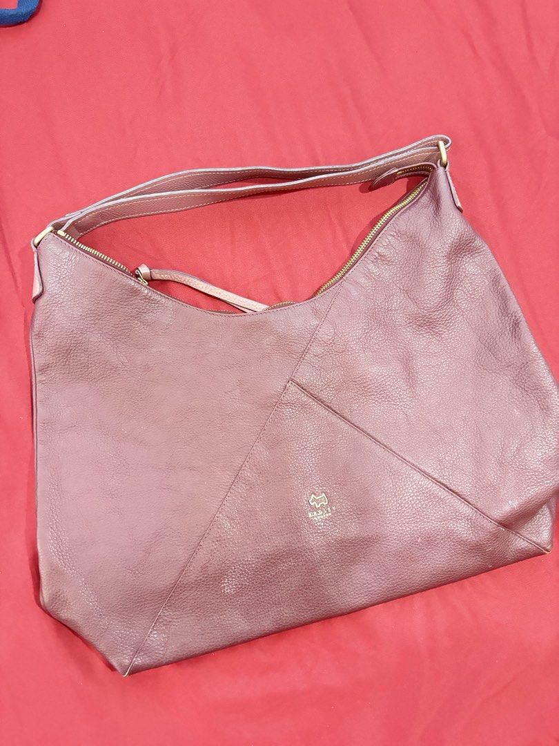 Radley London Leather Shoulder Bag (Category: Luxury Bags & Wallets) located in Los Banos. Submitted by tripleceedoubletwo (Listing ID 1445081993, Image 1). Description: - Brand: Radley London - Style: Leather Shoulder Bag - Dimensions: 17 x 5 x 11 inches - MOP: Gcash/ BPI.