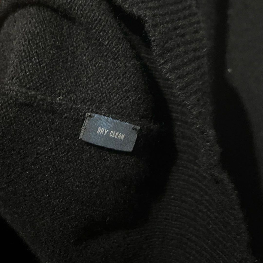Ralph Lauren RL Lambs Wool Cardigan Pullover Sweater Black (Category: Coats, Jackets and Outerwear) located in Batangas. Submitted by x.coutures (Listing ID 1445142360, Image 3). Description: 𝚡.𝚌𝚘𝚞𝚝𝚞𝚛𝚎𝚜 𝚘𝚗 𝚒𝚐 & 𝚌𝚊𝚛𝚘𝚞 Item: Ralph Lauren Sweater Black 🙌 Dimensions as follows Length: 26 inches Width: 23 inches Condition: Very Good Issues: pinholes -No Deletion of comment nor flaking 🙏. -Please manage your expectations since all i