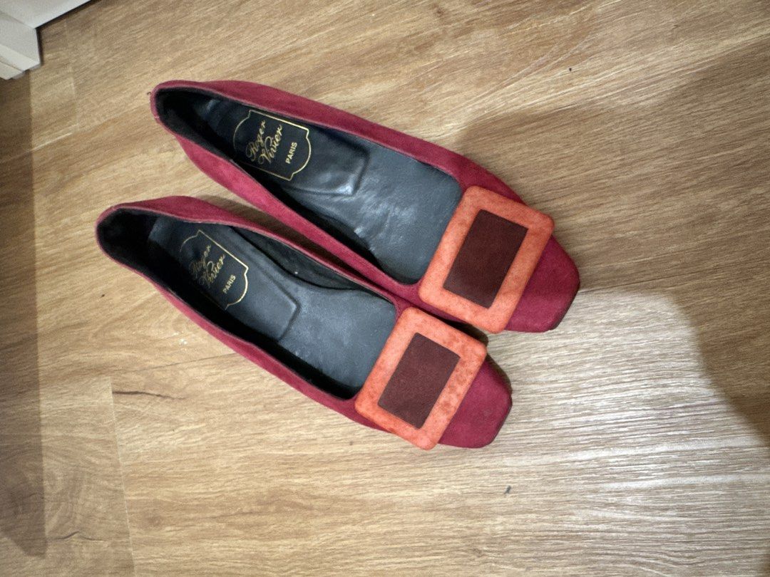 Roger Vivier Suede Flat Shoes (Category: Flats & Sandals) located in Paranaque City. Submitted by missthrifttease (Listing ID 1445073710, Image 1). Description: For reference, model is a US size 6, narrow. This was purchased in Carousell. Please self-authenticate. Please refer to the photos for the item’s actual size and condition. When worn photos and inclusions will be included in the post if available. The shoes no longer come with their origi
