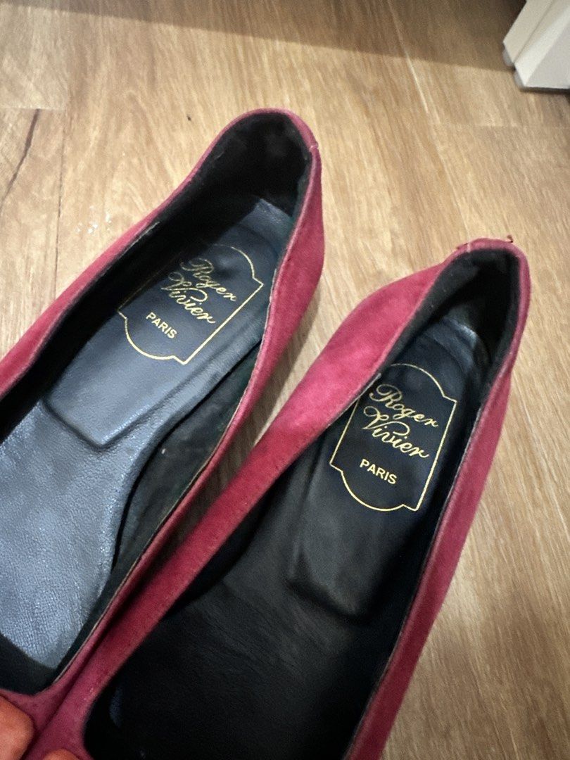 Roger Vivier Suede Flat Shoes (Category: Flats & Sandals) located in Paranaque City. Submitted by missthrifttease (Listing ID 1445073710, Image 3). Description: For reference, model is a US size 6, narrow. This was purchased in Carousell. Please self-authenticate. Please refer to the photos for the item’s actual size and condition. When worn photos and inclusions will be included in the post if available. The shoes no longer come with their origi