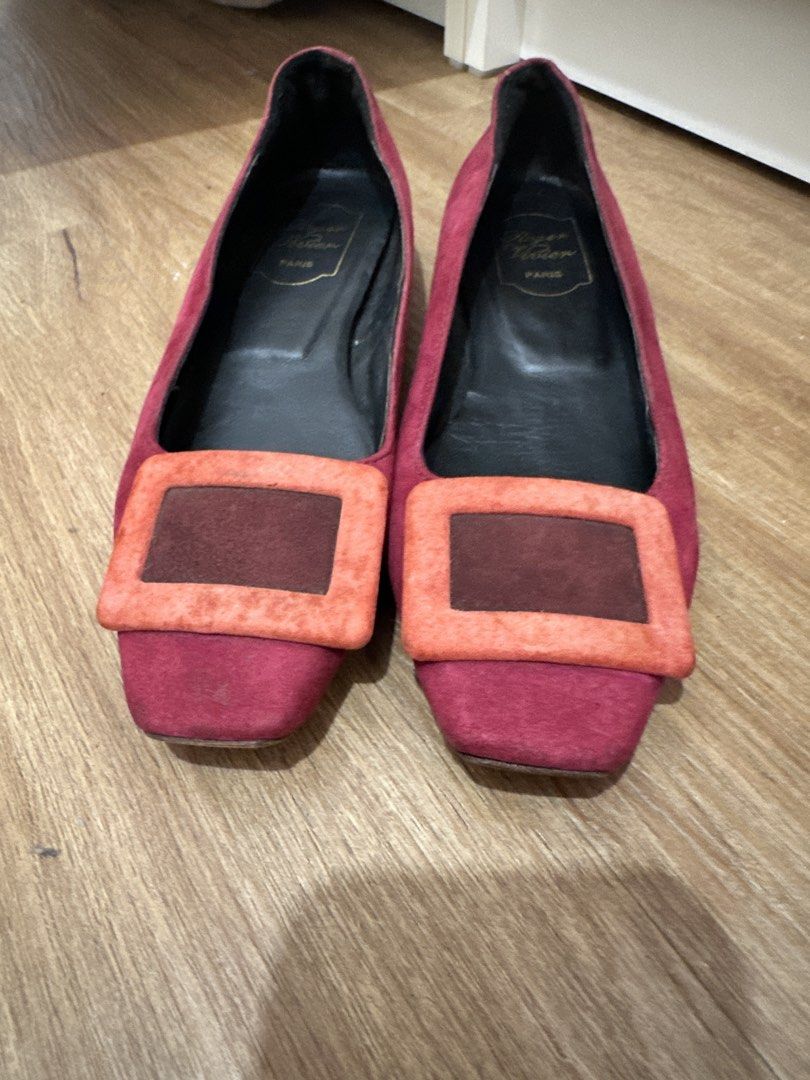 Roger Vivier Suede Flat Shoes (Category: Flats & Sandals) located in Paranaque City. Submitted by missthrifttease (Listing ID 1445073710, Image 2). Description: For reference, model is a US size 6, narrow. This was purchased in Carousell. Please self-authenticate. Please refer to the photos for the item’s actual size and condition. When worn photos and inclusions will be included in the post if available. The shoes no longer come with their origi