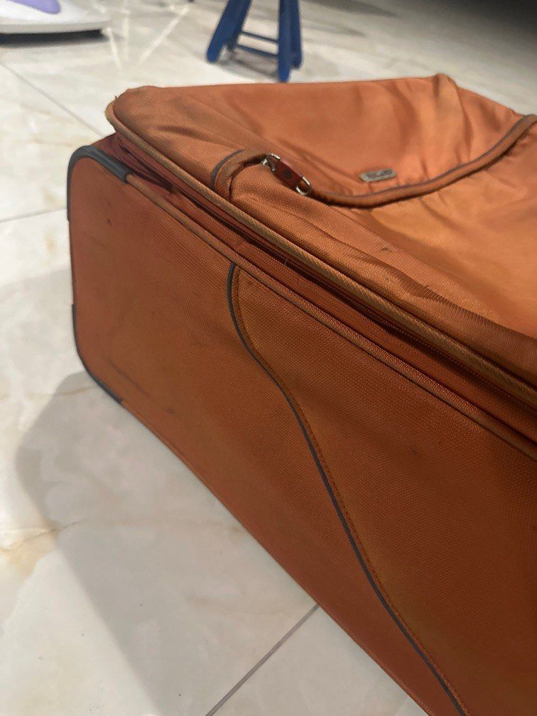 Samsonite B lite Spinner Large (Category: Luggage) located in Manila. Submitted by hb1118 (Listing ID 1445208898, Image 3). Description: Samsonite B Lite Newly replaced wheels from Samsonite Service center No issues Expandable.