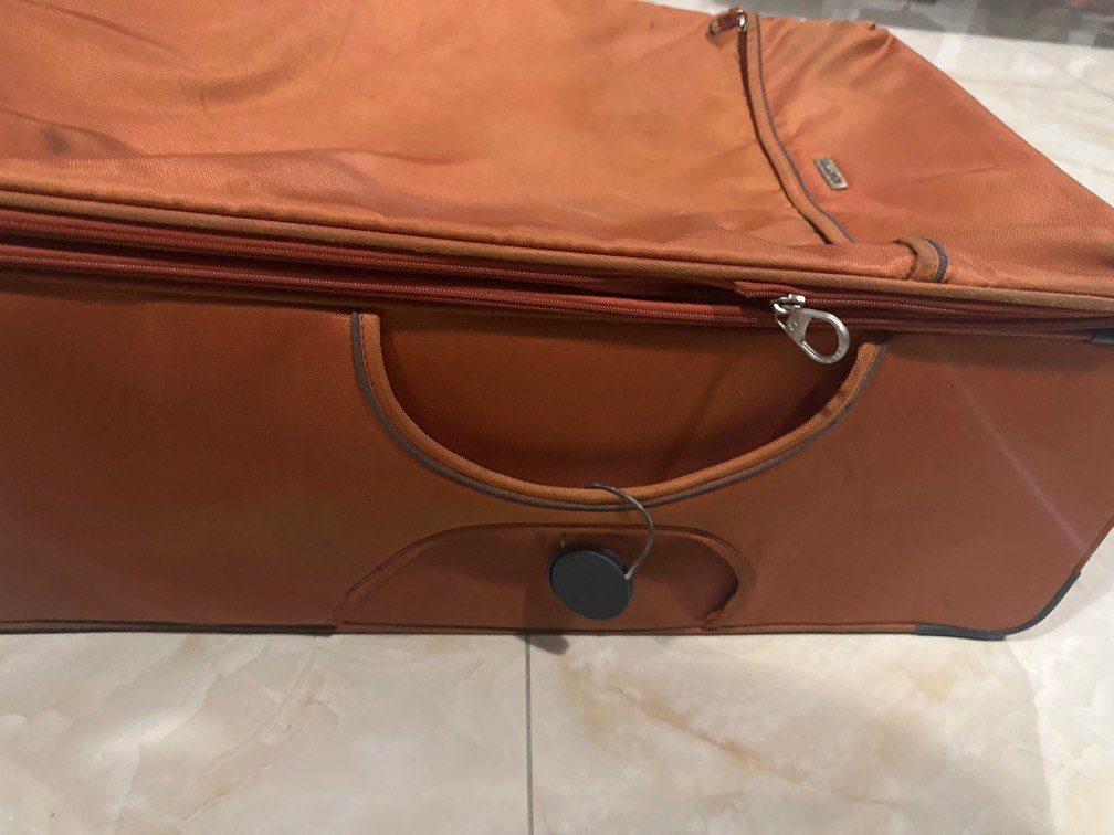 Samsonite B lite Spinner Large (Category: Luggage) located in Manila. Submitted by hb1118 (Listing ID 1445208898, Image 2). Description: Samsonite B Lite Newly replaced wheels from Samsonite Service center No issues Expandable.