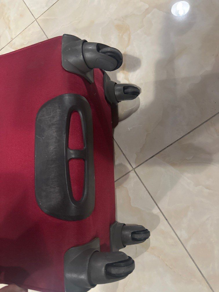 Samsonite Spinner B lite Medium (Category: Luggage) located in Manila. Submitted by hb1118 (Listing ID 1445207752, Image 3). Description: Newly Replaced wheels by Samsonite Service center No issues just dirty.