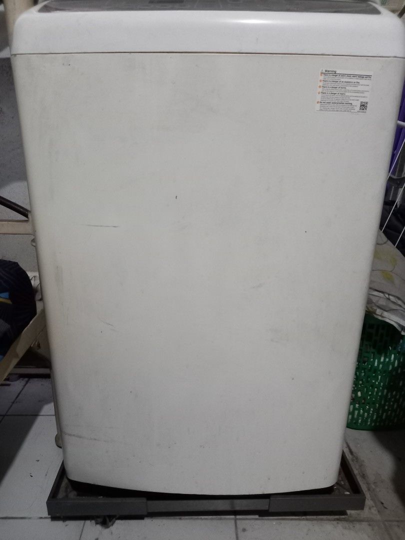 Samsung Wobble Technology Washing Machine 6.5kg (Category: Washing Machines and Dryers) located in Taytay. Submitted by decluttering_is_fun_by_dr_a (Listing ID 1445087900, Image 1). Description: - Samsung Top Load Washing Machine - 6.5kg Capacity - Features Wobble Technology for gentler fabric care - Multiple wash cycle options on control panel - Clean and ready to use drum - Ideal for small to medium-sized households .