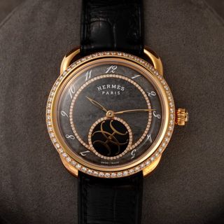(Category: ) located in . Submitted by sg-watch-hub (Listing ID 1445074908, Image 1). Description: .