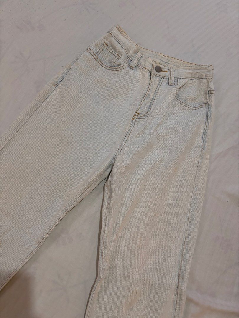 Shein Light Wash Straight Jeans (Category: Jeans) located in Manila. Submitted by aehtlavr (Listing ID 1445093334, Image 1). Description: 🎀 Light wash denim(w/ waistband at the back) 🎀 Size: XS - S - Waist = 23-26 in - Length = 36.5 in.