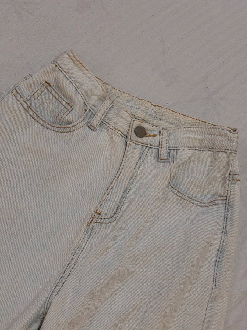 Shein Light Wash Straight Jeans (Category: Jeans) located in Manila. Submitted by aehtlavr (Listing ID 1445093334, Image 2). Description: 🎀 Light wash denim(w/ waistband at the back) 🎀 Size: XS - S - Waist = 23-26 in - Length = 36.5 in.