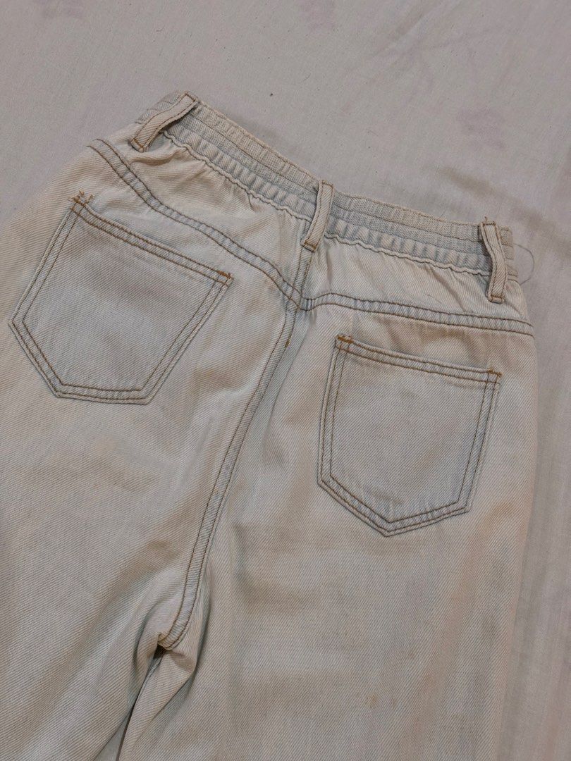 Shein Light Wash Straight Jeans (Category: Jeans) located in Manila. Submitted by aehtlavr (Listing ID 1445093334, Image 3). Description: 🎀 Light wash denim(w/ waistband at the back) 🎀 Size: XS - S - Waist = 23-26 in - Length = 36.5 in.