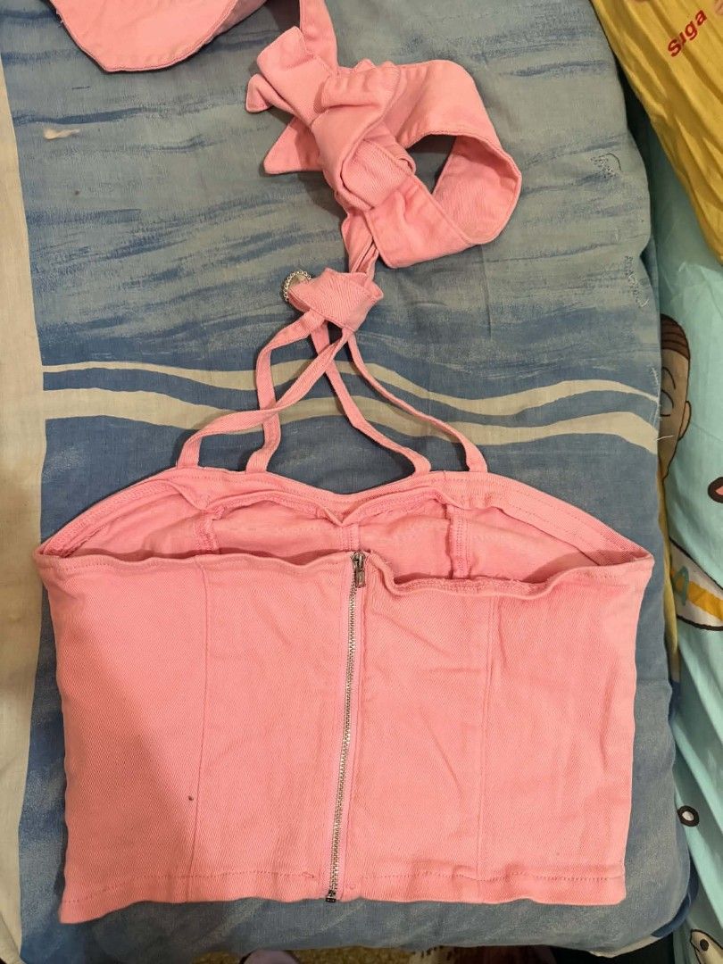 SHEIN Pink Halter Tube Top (Category: Others Tops) located in San Pedro. Submitted by puuurpley (Listing ID 1445126939, Image 2). Description: Used only once for the BP concert, time magpasaya naman ng bagong owner. 😆 Price: 400 (bought the item for 600-700 idk) Brand: SHEIN Color: Pink Size: L (EU 40/42, US 8/10) Halter tie strap Back zipper closure Stretchy and comfy fabric Good condition, no major flaws RFS: Already served its purpose sa BP c
