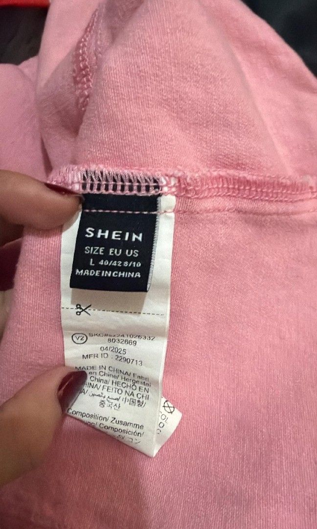 SHEIN Pink Halter Tube Top (Category: Others Tops) located in San Pedro. Submitted by puuurpley (Listing ID 1445126939, Image 3). Description: Used only once for the BP concert, time magpasaya naman ng bagong owner. 😆 Price: 400 (bought the item for 600-700 idk) Brand: SHEIN Color: Pink Size: L (EU 40/42, US 8/10) Halter tie strap Back zipper closure Stretchy and comfy fabric Good condition, no major flaws RFS: Already served its purpose sa BP c