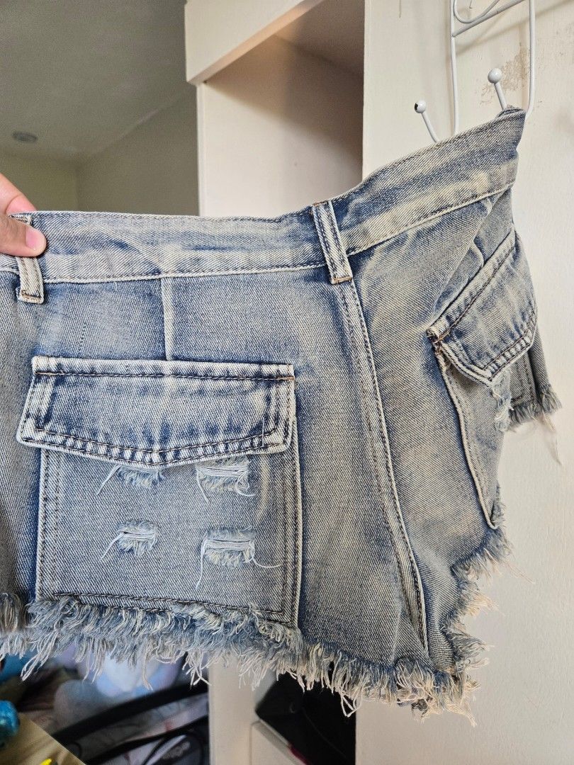 Shein shorts (Category: Shorts) located in Bacoor. Submitted by mishindeclutter (Listing ID 1445089081, Image 2). Description: size 29.