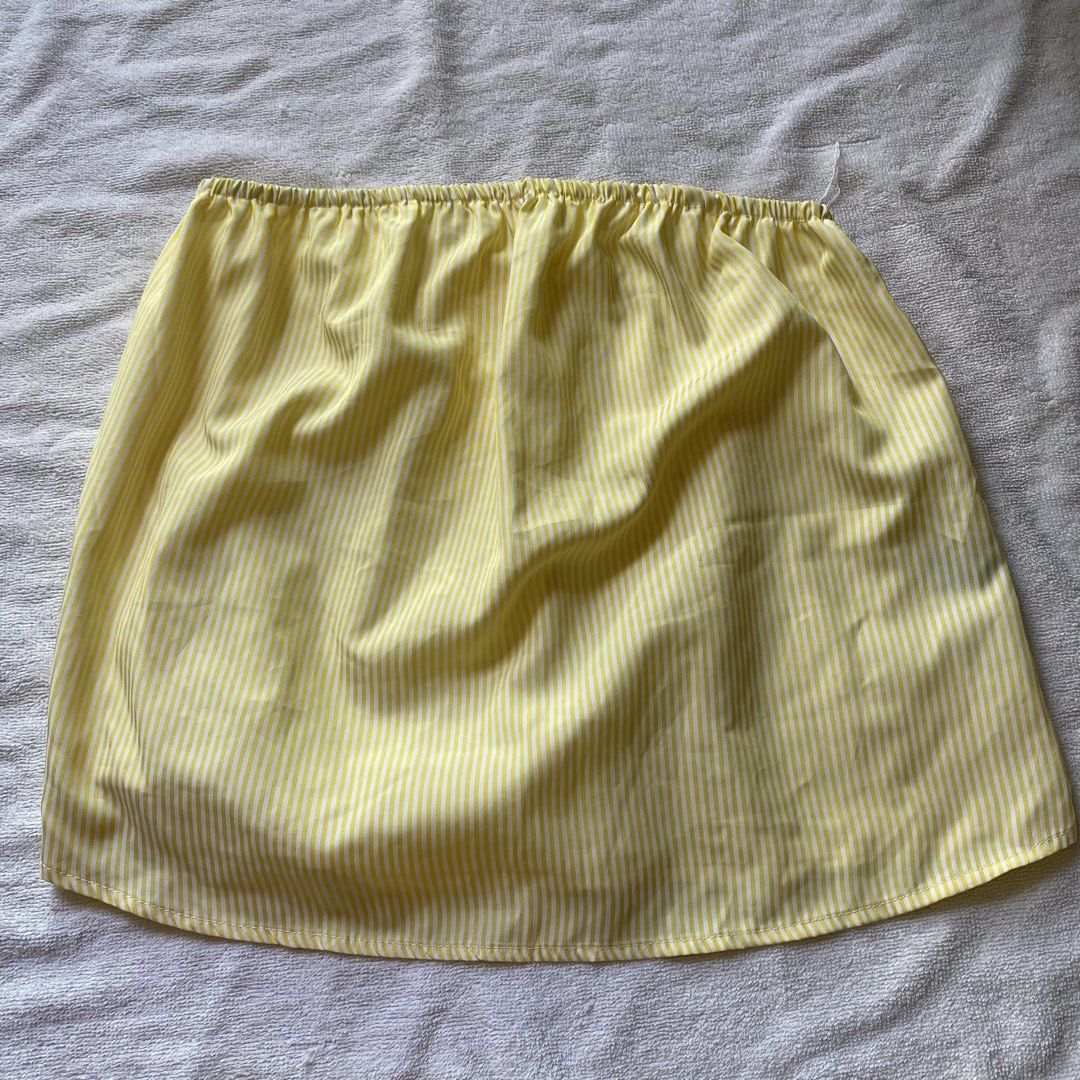 SHEIN Yellow Striped Tube Top (Category: Sleeveless) located in Taguig. Submitted by floatingpoints (Listing ID 1445136309, Image 1). Description: only used once :) RFS: Decluttering loc: taguig mod: lalamove/j&t mop: gcash.